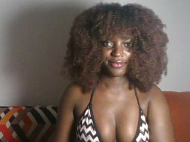 Petiteasshley live cam on BongaCams