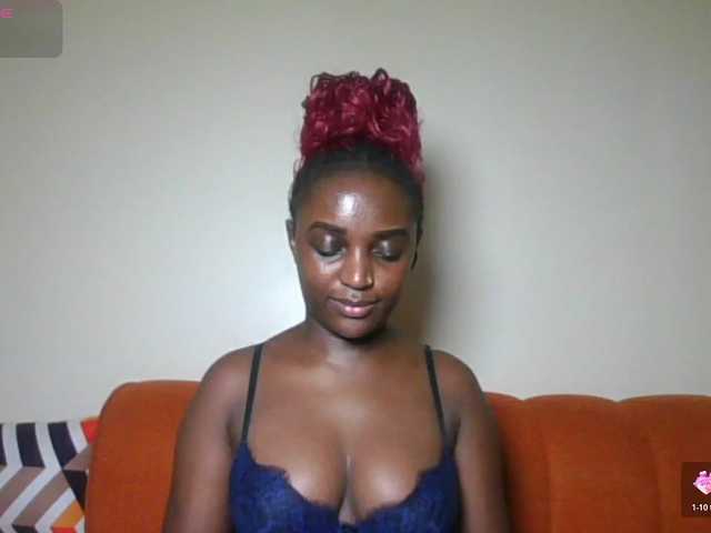 Chat with PetiteAsshley live cam