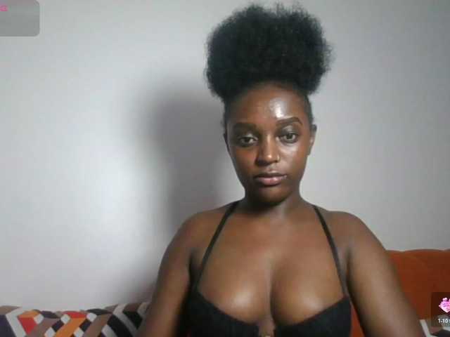 Petiteasshley live cam on BongaCams