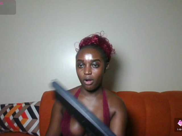 Petiteasshley live cam on BongaCams