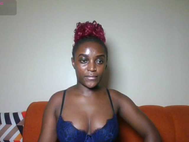 Petiteasshley live cam on BongaCams