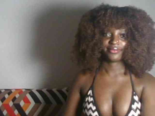 Petiteasshley Live Webcam on BongaCams