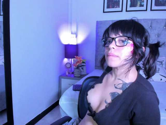 NatashaHotson's BongaCams show and profile