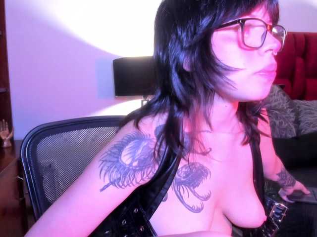 NatashaHotson's BongaCams show and profile