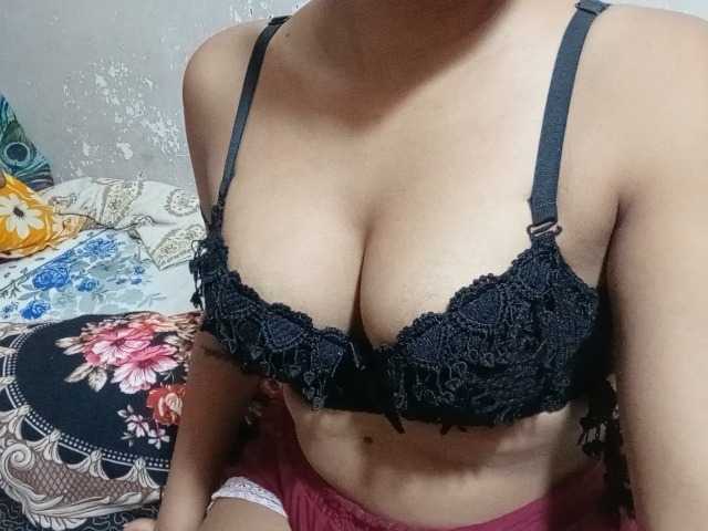 le modèle TaraVij est en webcam porno dans un show sur le site bongacams, il possède les tags suivants: Indian,Brunette,Shaved