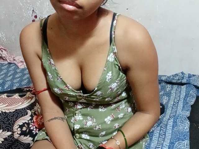 TaraVij live webcam show