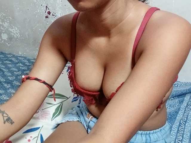 poulomidass live cam on BongaCams