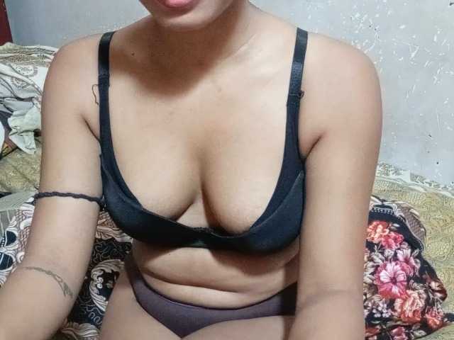 poulomidass live cam on BongaCams
