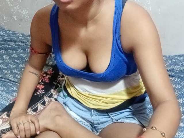 TaraVij live webcam show