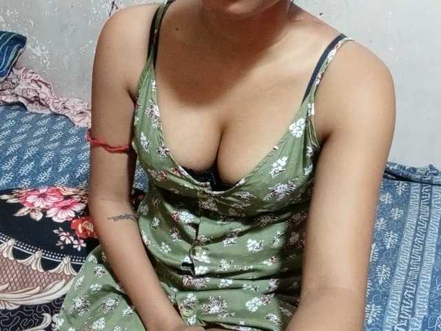 TaraVij live webcam show