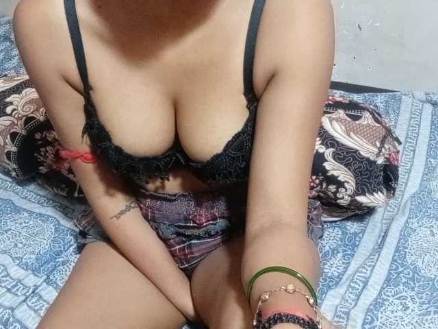 poulomidass live cam on BongaCams