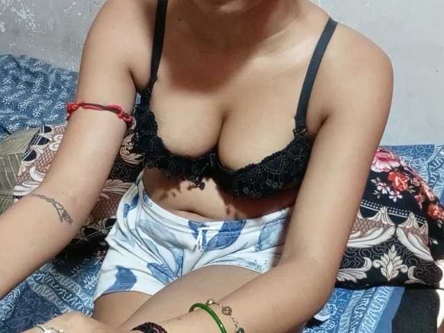 TaraVij live webcam show