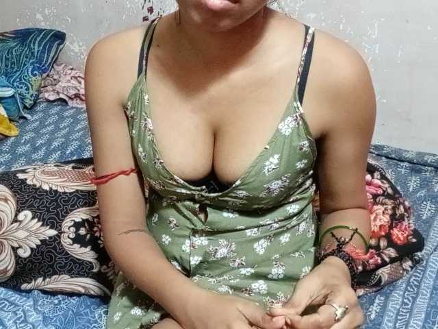 TaraVij live webcam show