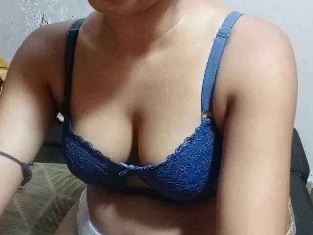 poulomidass live cam on BongaCams