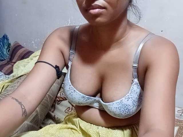 poulomidass live cam on BongaCams