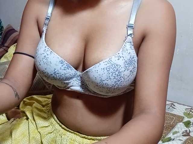 poulomidass live cam on BongaCams