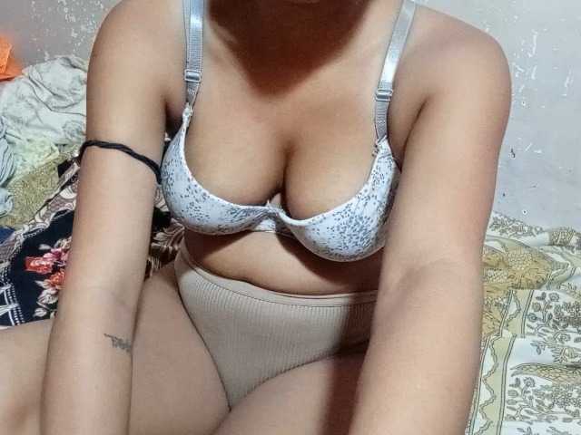 poulomidass live cam on BongaCams