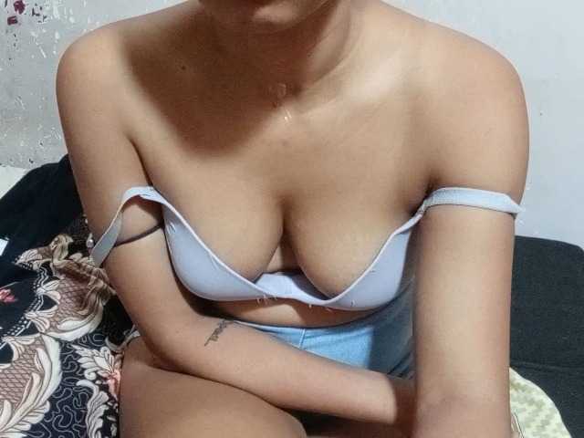 poulomidass live cam on BongaCams