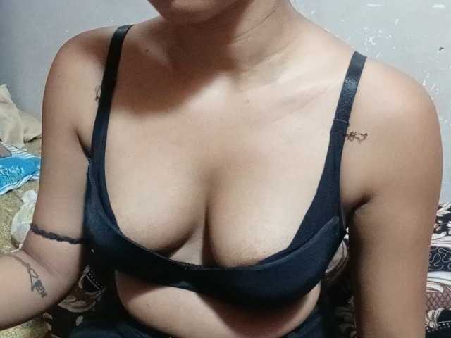poulomidass live cam on BongaCams