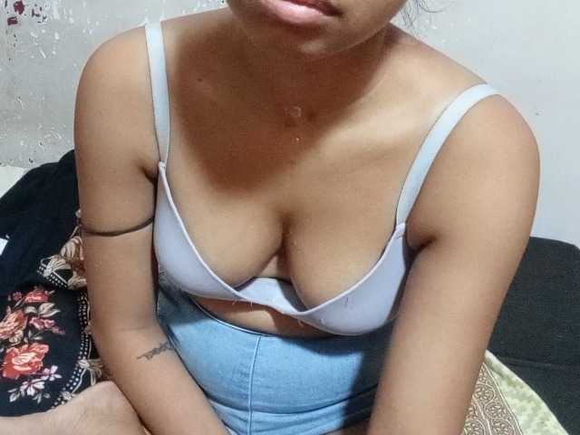 poulomidass live cam on BongaCams