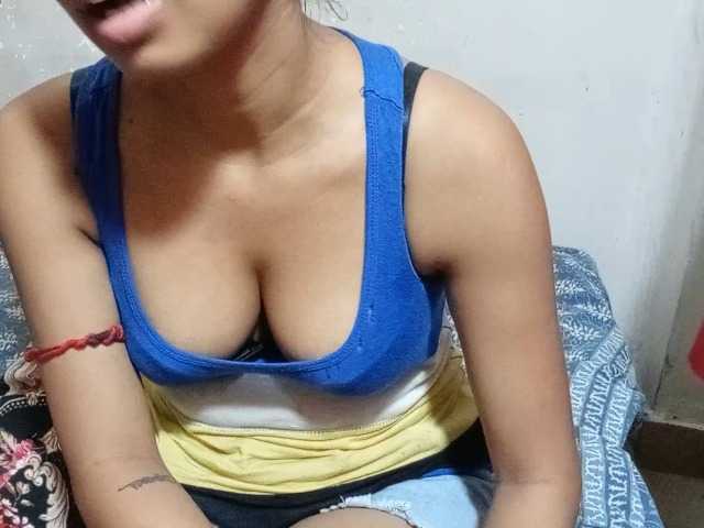 TaraVij live webcam show