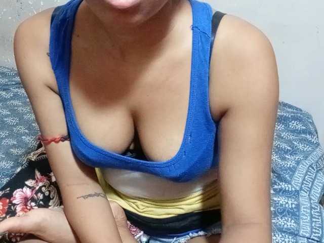 TaraVij live webcam show