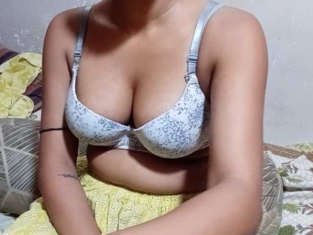 poulomidass live cam on BongaCams