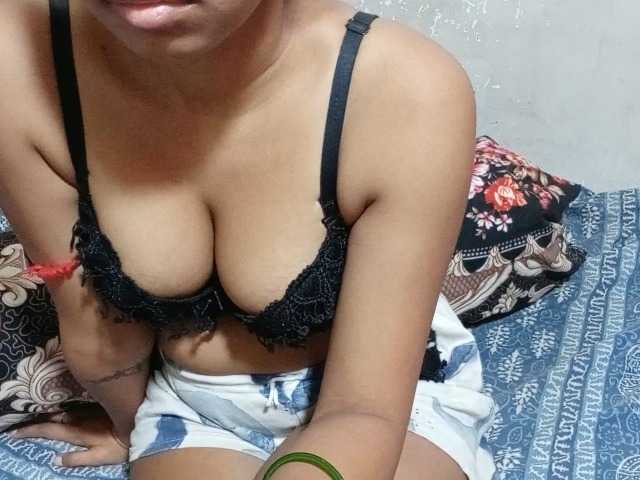 TaraVij live webcam show