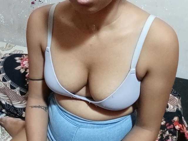 poulomidass live cam on BongaCams