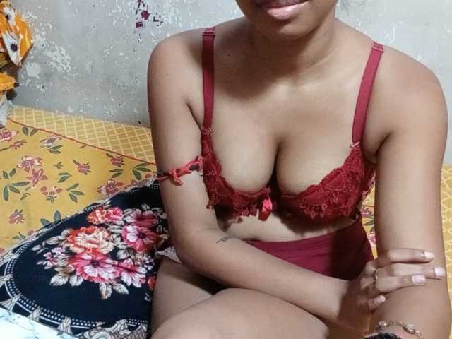 poulomidass, en vivo ahora en BongaCams