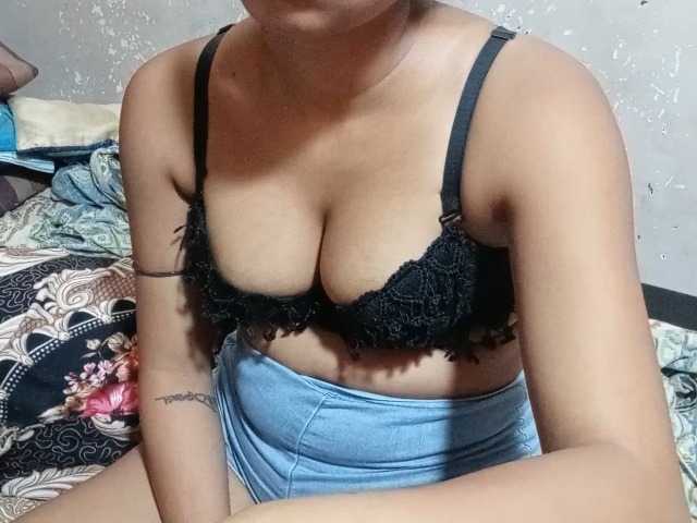 poulomidass live cam on BongaCams