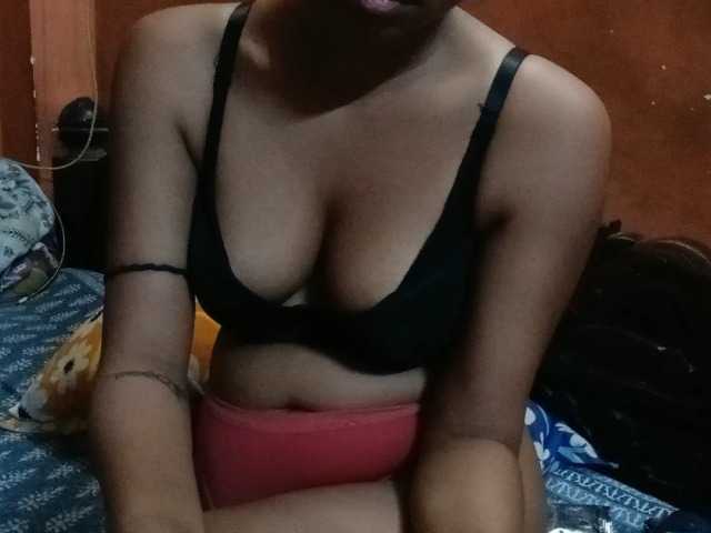 poulomidass live cam on BongaCams