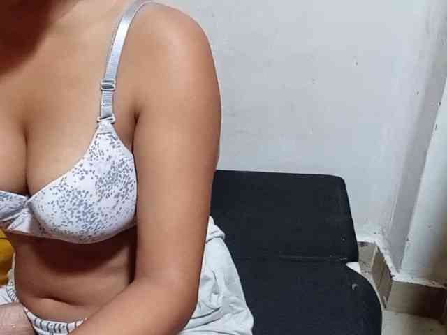 poulomidass Live Webcam on BongaCams