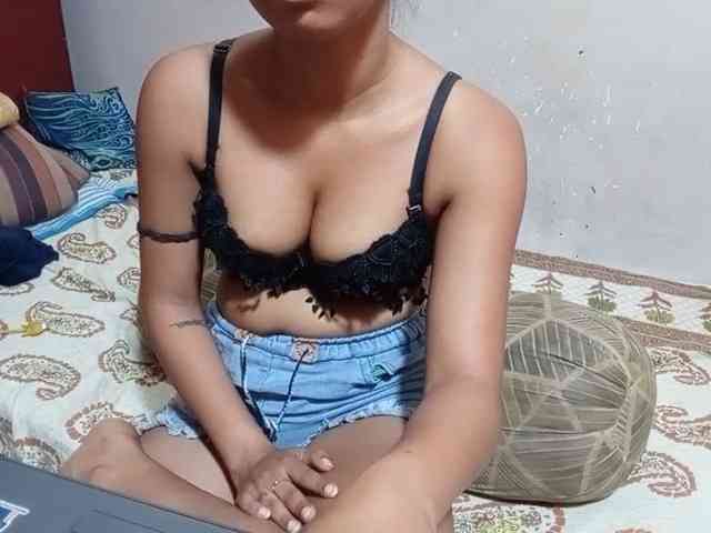 poulomidass Live Webcam on BongaCams