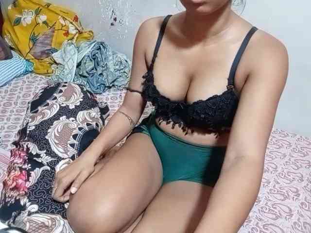 poulomidass Live Webcam on BongaCams