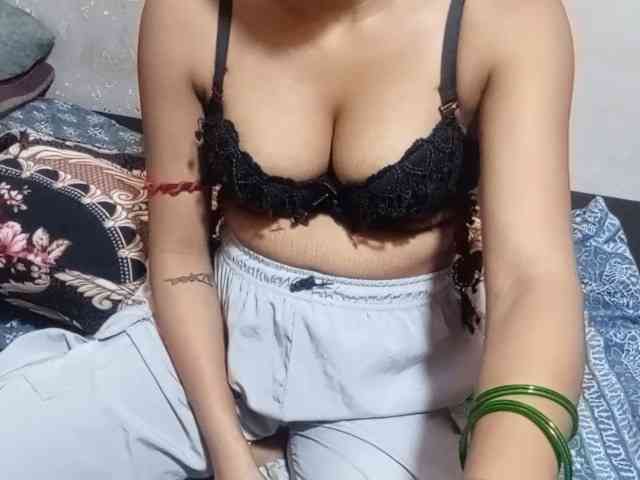 Taravij's cam show statistics and live stream