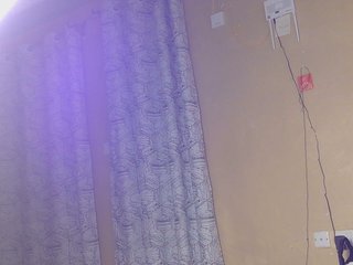 cutieglo's Live Webcam