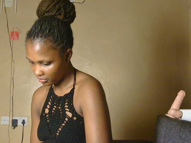 cutieglo live cam on BongaCams