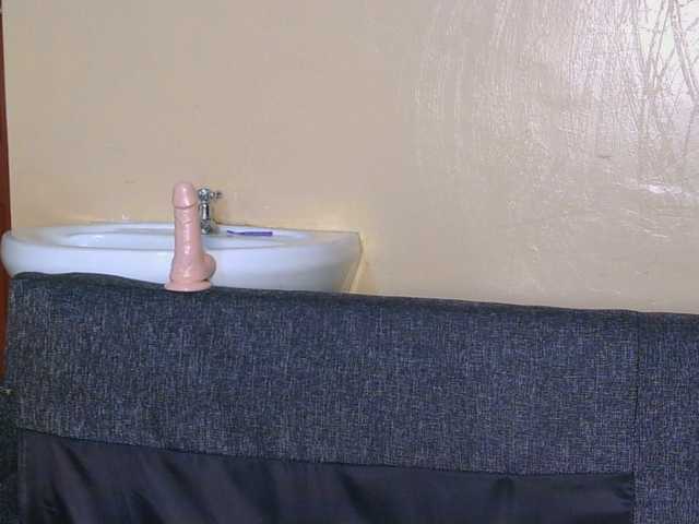 cutieglo live cam on BongaCams