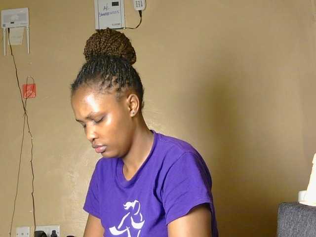 cutieglo live cam on BongaCams