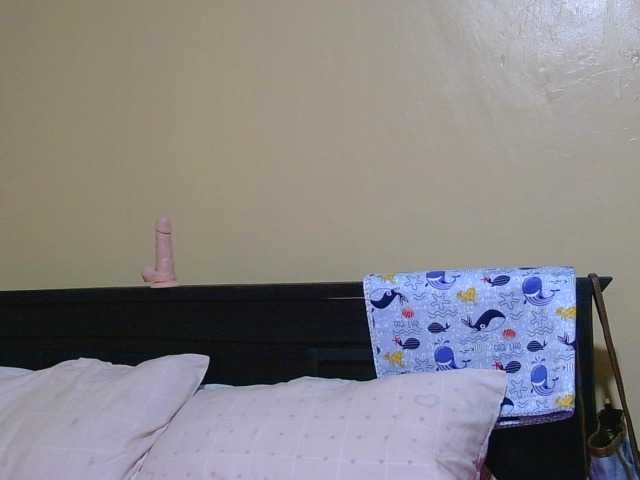 cutieglo live cam on BongaCams