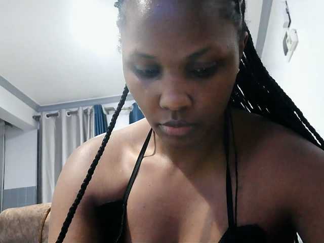 cutieglo live cam on BongaCams