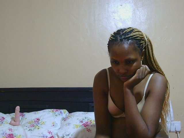 cutieglo live cam on BongaCams