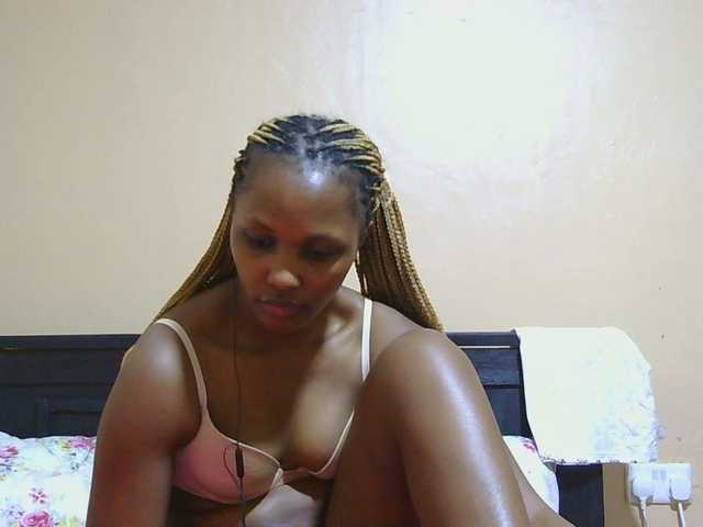 cutieglo live cam on BongaCams