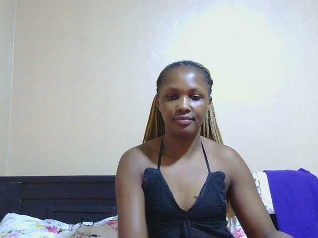cutieglo live cam on BongaCams