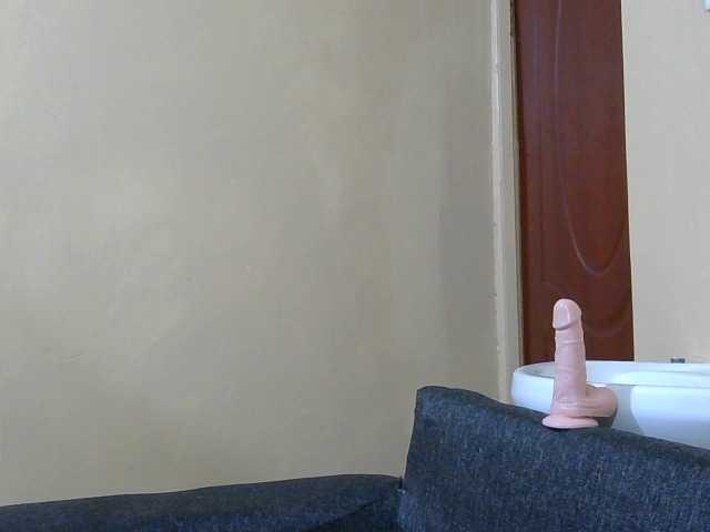 cutieglo live cam on BongaCams