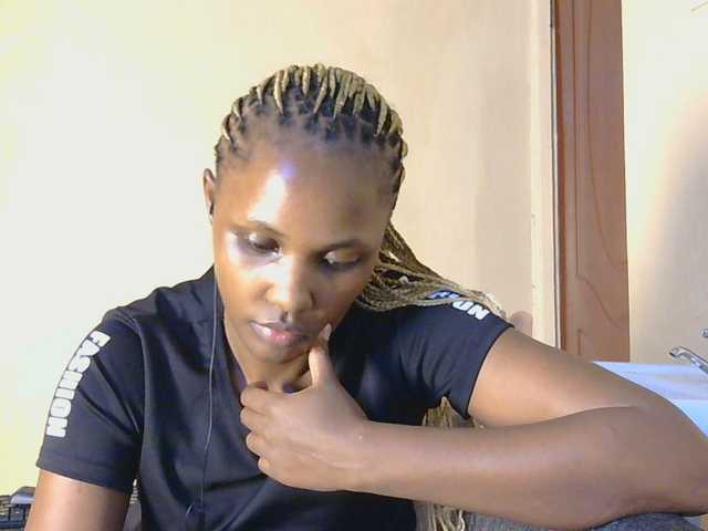 cutieglo live cam on BongaCams