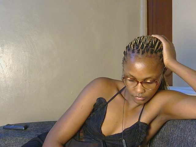 cutieglo live cam on BongaCams