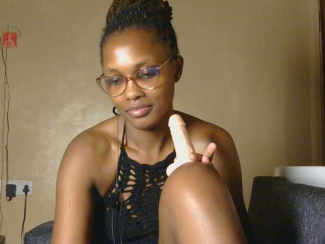 cutieglo live cam on BongaCams