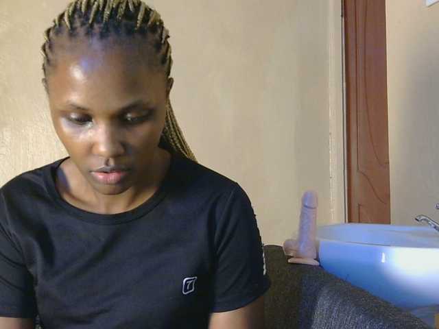 cutieglo live cam on BongaCams